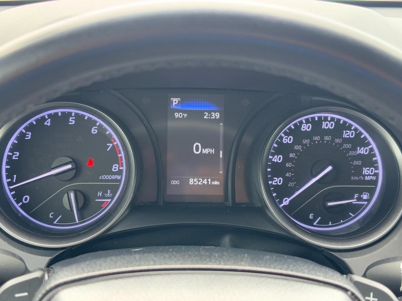 Toyota Camry Vehicle Full-screen Gallery Image 21