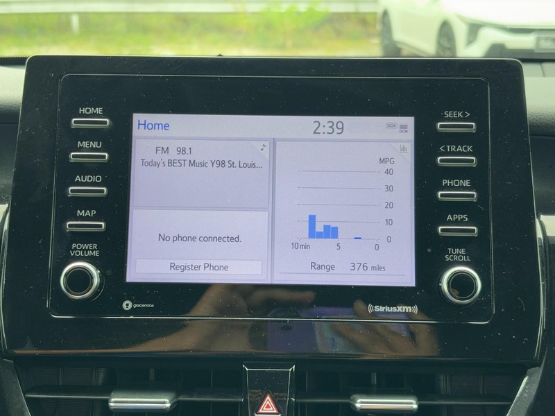 Toyota Camry Vehicle Full-screen Gallery Image 22