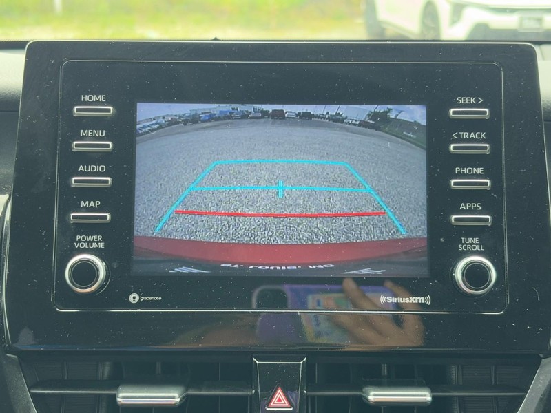 Toyota Camry Vehicle Full-screen Gallery Image 23
