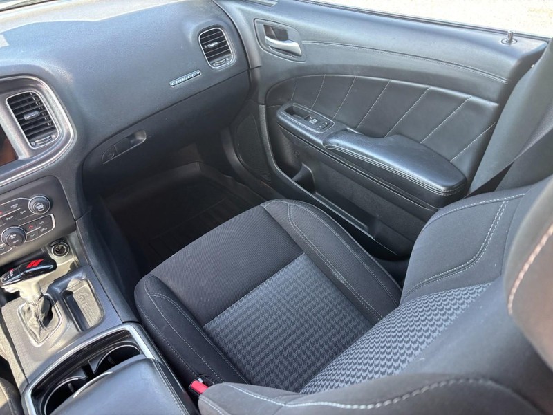 Dodge Charger Vehicle Image 16
