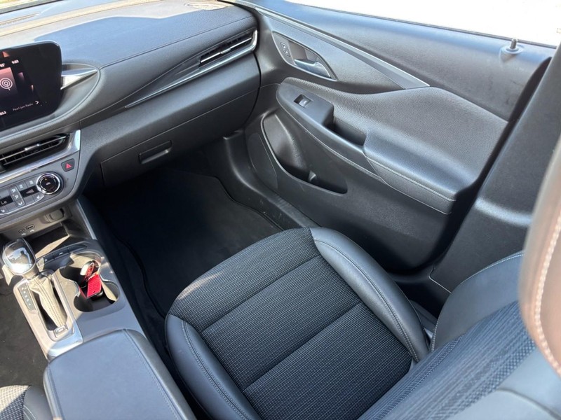 Buick Envista Vehicle Image 16