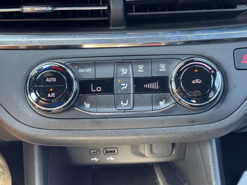 Buick Envista Vehicle Image 24