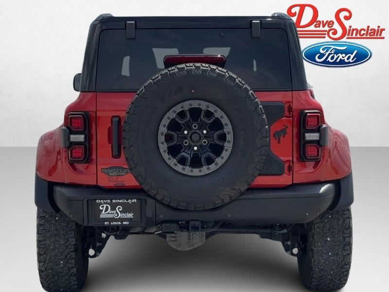 Ford Bronco Vehicle Full-screen Gallery Image 06