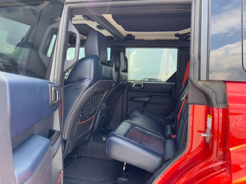 Ford Bronco Vehicle Full-screen Gallery Image 11