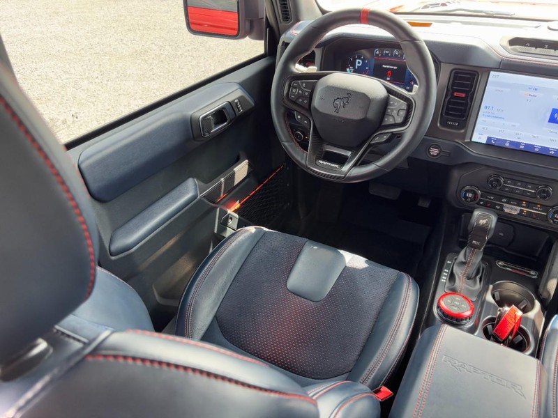 Ford Bronco Vehicle Full-screen Gallery Image 12