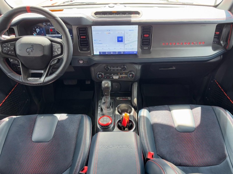 Ford Bronco Vehicle Full-screen Gallery Image 13