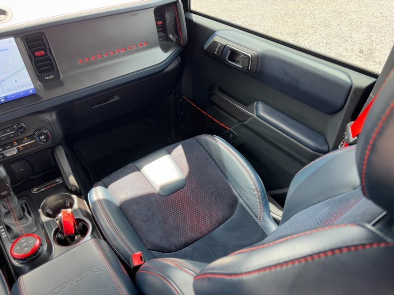 Ford Bronco Vehicle Full-screen Gallery Image 14