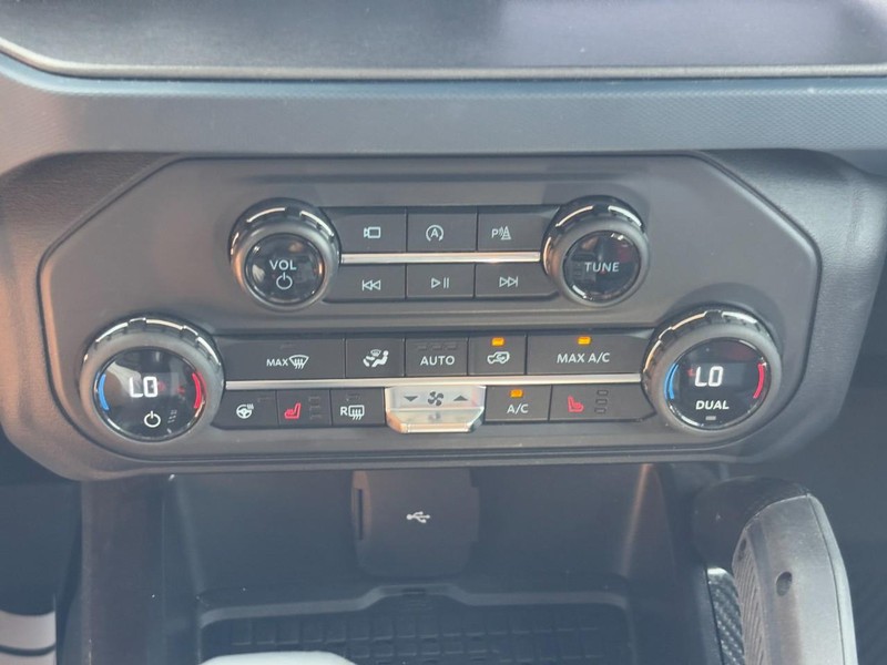 Ford Bronco Vehicle Full-screen Gallery Image 22