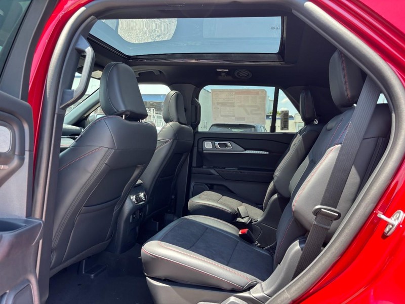 Ford Explorer Vehicle Image 14