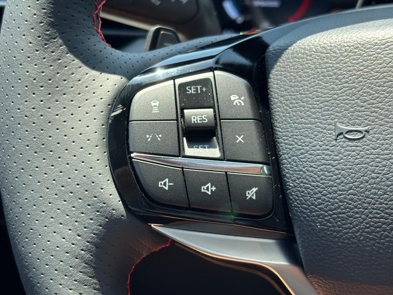 Ford Explorer Vehicle Image 20