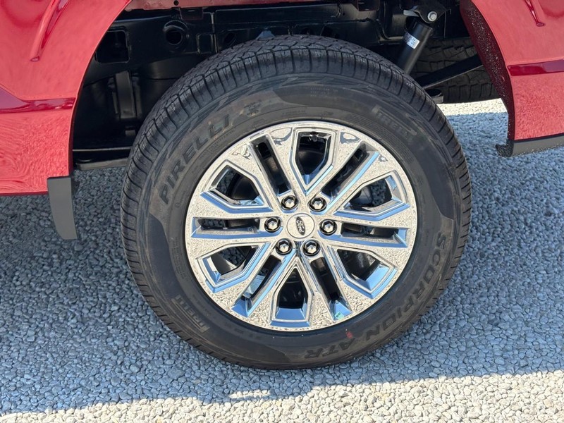Ford F-150 Vehicle Full-screen Gallery Image 12