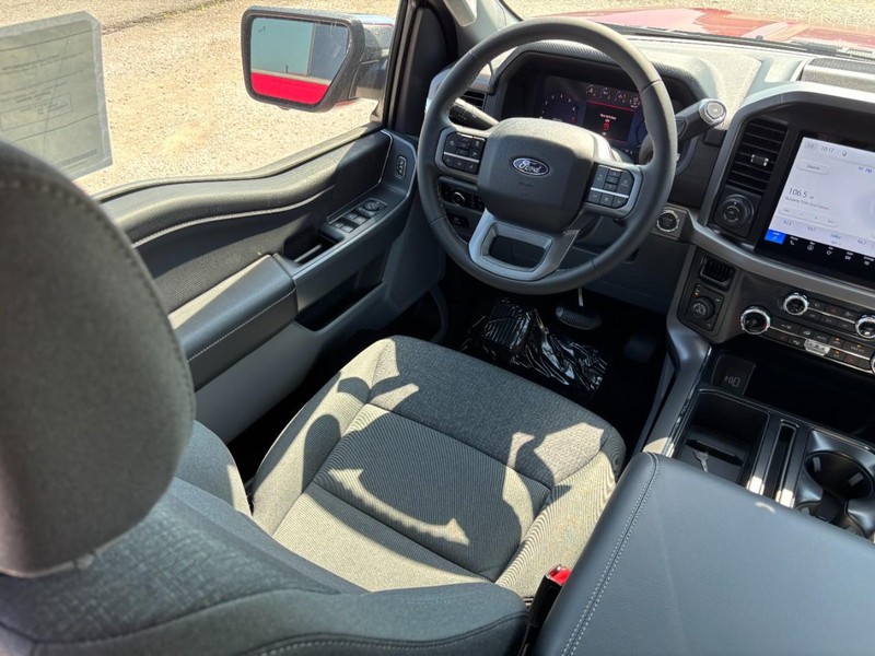 Ford F-150 Vehicle Full-screen Gallery Image 14