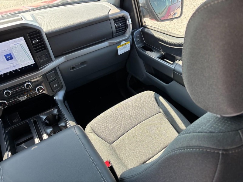 Ford F-150 Vehicle Full-screen Gallery Image 16