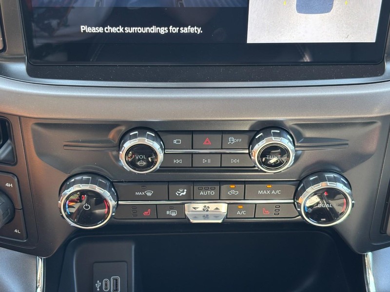 Ford F-150 Vehicle Full-screen Gallery Image 25
