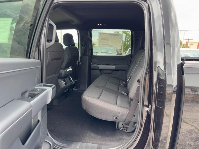 Ford F-150 Vehicle Full-screen Gallery Image 12