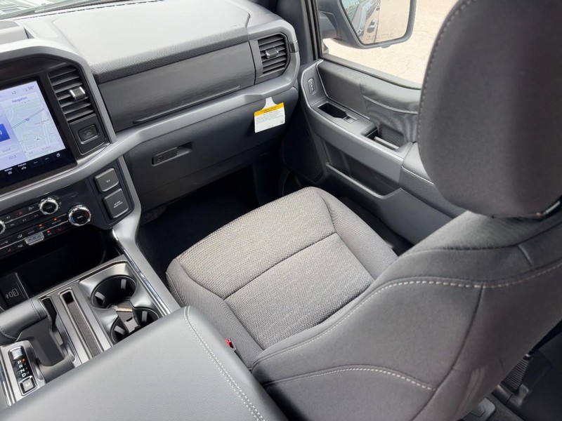 Ford F-150 Vehicle Full-screen Gallery Image 15