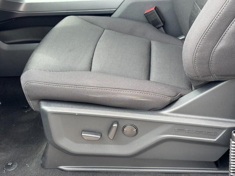 Ford F-150 Vehicle Full-screen Gallery Image 16