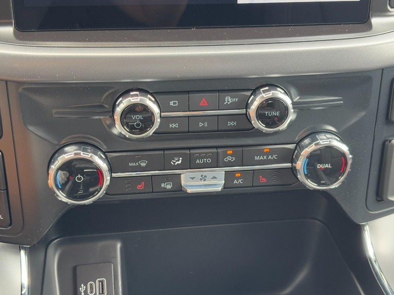 Ford F-150 Vehicle Full-screen Gallery Image 24