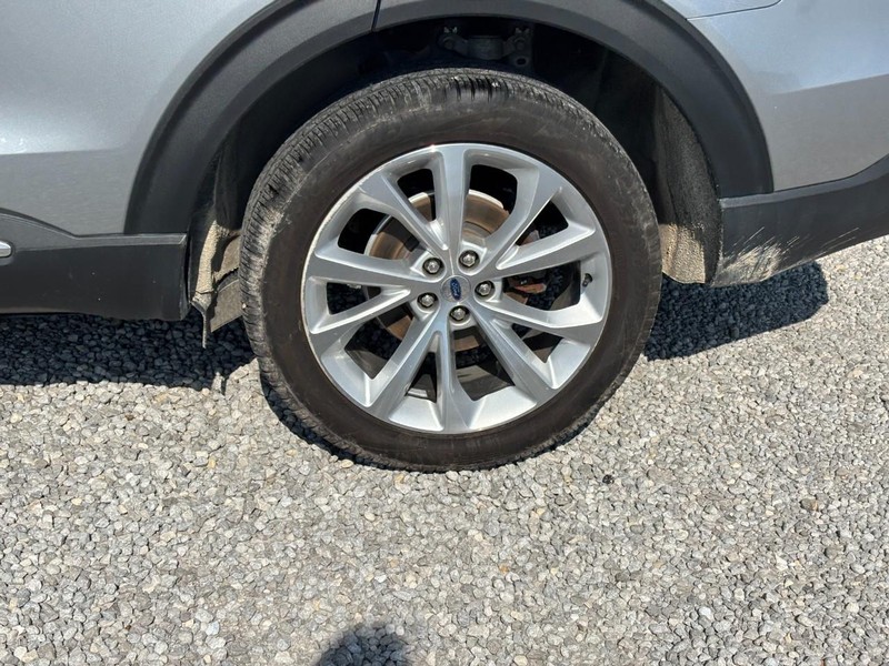 Ford Explorer Vehicle Image 12