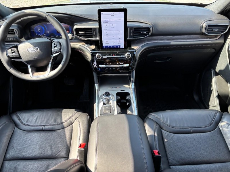 Ford Explorer Vehicle Image 16