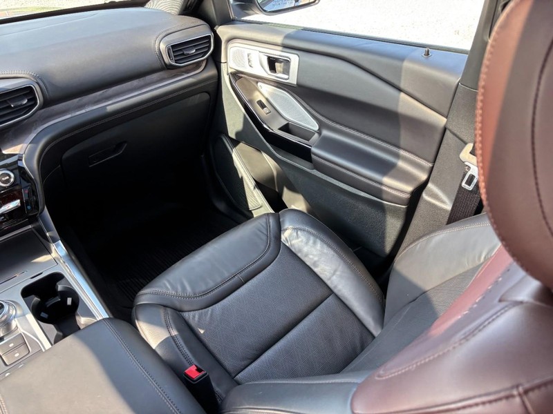Ford Explorer Vehicle Image 17