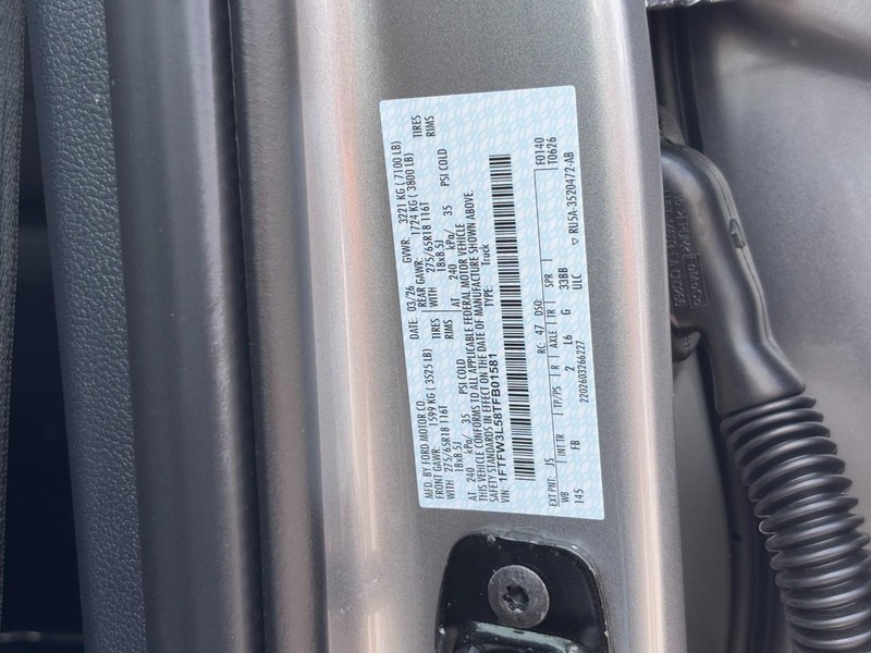 Ford F-150 Vehicle Full-screen Gallery Image 25