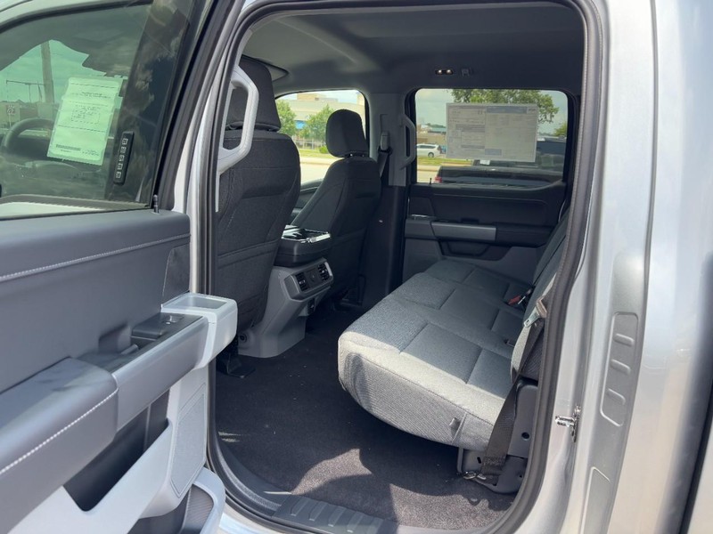 Ford F-150 Vehicle Full-screen Gallery Image 12