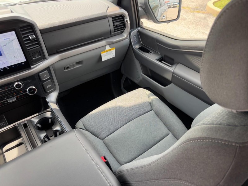 Ford F-150 Vehicle Full-screen Gallery Image 15