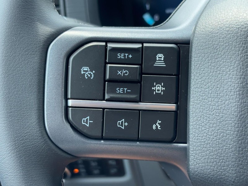 Ford F-150 Vehicle Full-screen Gallery Image 17