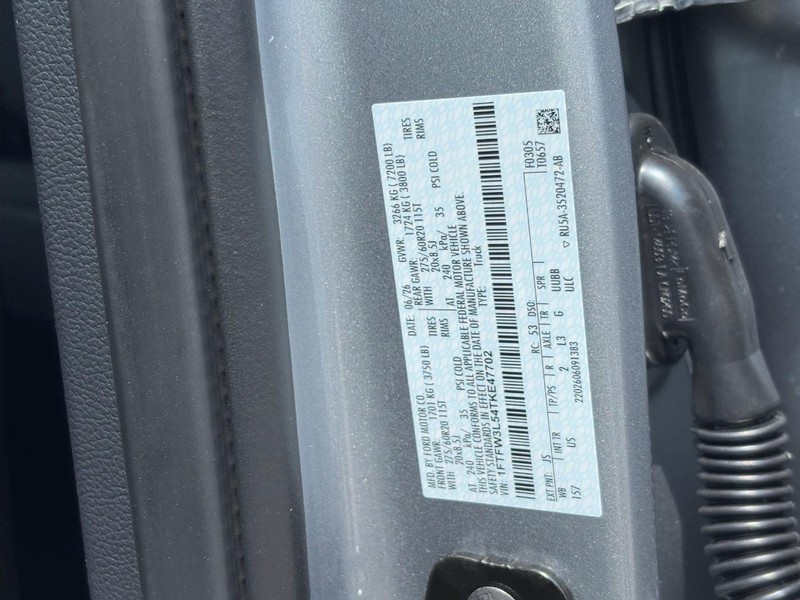 Ford F-150 Vehicle Full-screen Gallery Image 24