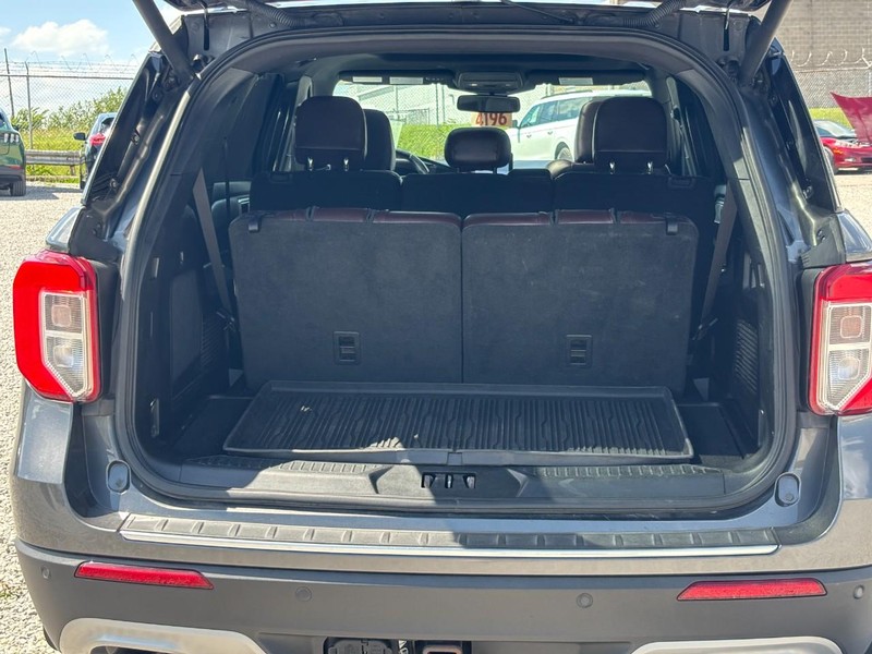 Ford Explorer Vehicle Full-screen Gallery Image 11