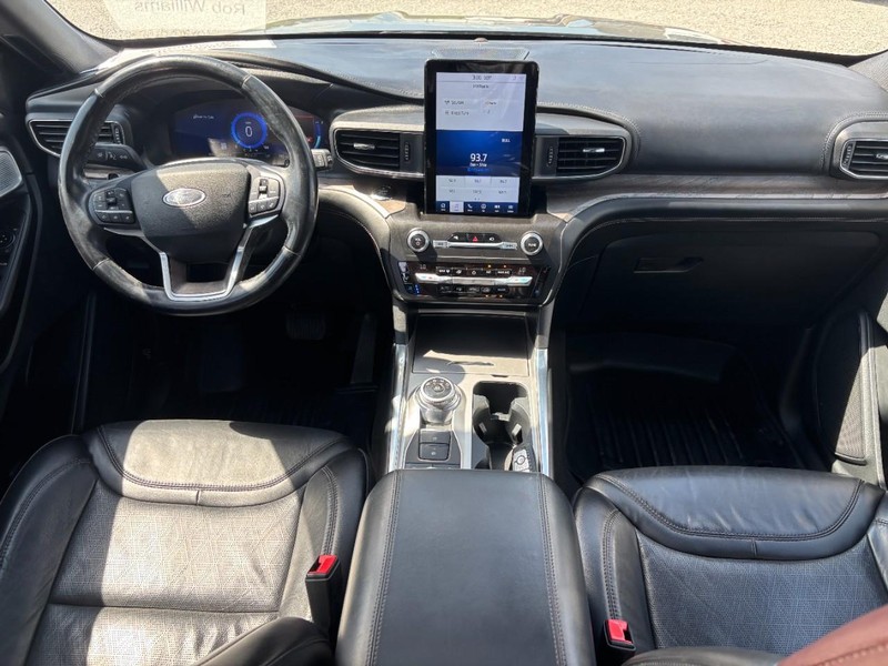 Ford Explorer Vehicle Full-screen Gallery Image 15