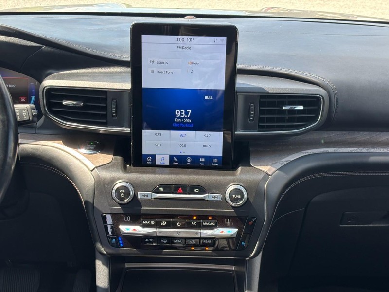 Ford Explorer Vehicle Full-screen Gallery Image 17