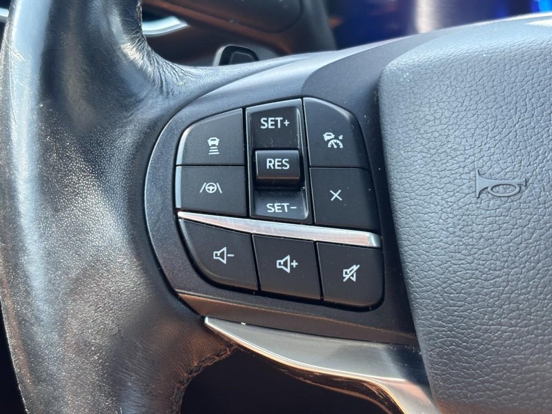 Ford Explorer Vehicle Full-screen Gallery Image 21