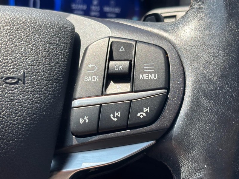 Ford Explorer Vehicle Full-screen Gallery Image 22