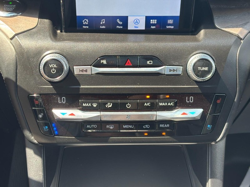 Ford Explorer Vehicle Full-screen Gallery Image 27