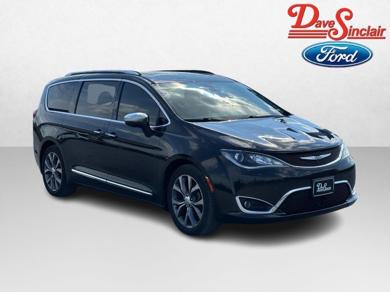 Chrysler Pacifica Vehicle Full-screen Gallery Image 04