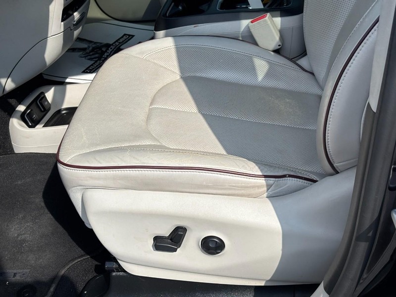 Chrysler Pacifica Vehicle Full-screen Gallery Image 19
