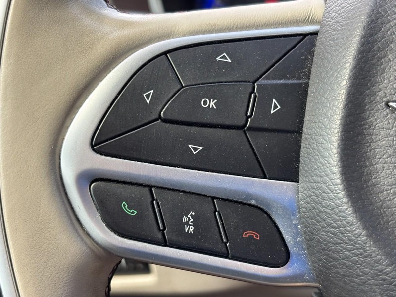 Chrysler Pacifica Vehicle Full-screen Gallery Image 21