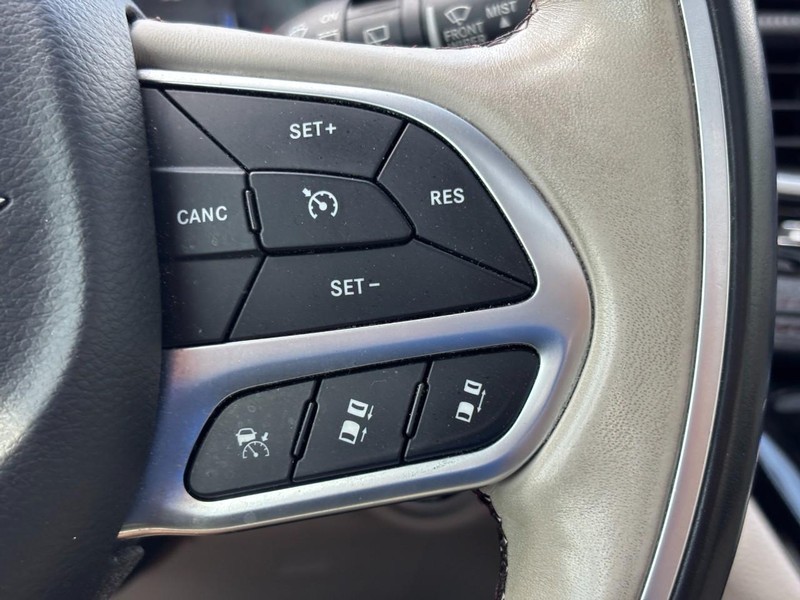Chrysler Pacifica Vehicle Full-screen Gallery Image 22