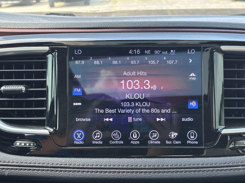 Chrysler Pacifica Vehicle Full-screen Gallery Image 24
