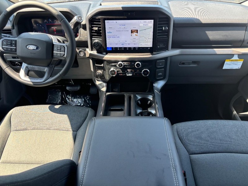 Ford F-150 Vehicle Full-screen Gallery Image 15