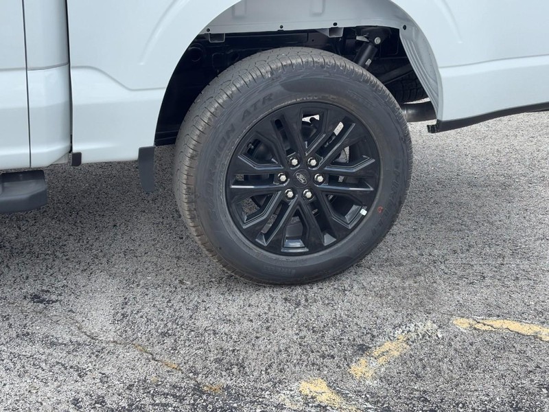 Ford F-150 Vehicle Full-screen Gallery Image 11