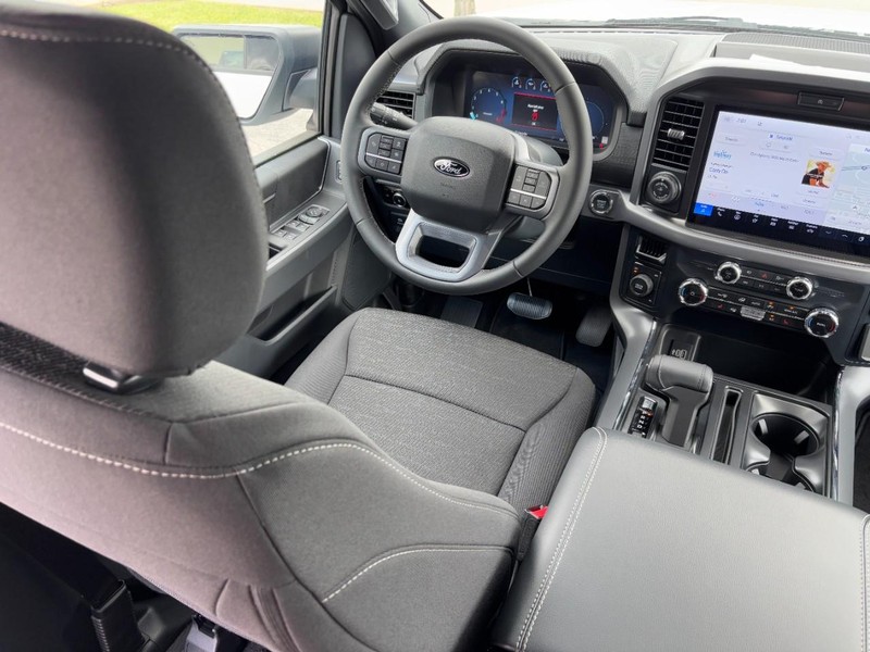 Ford F-150 Vehicle Full-screen Gallery Image 13