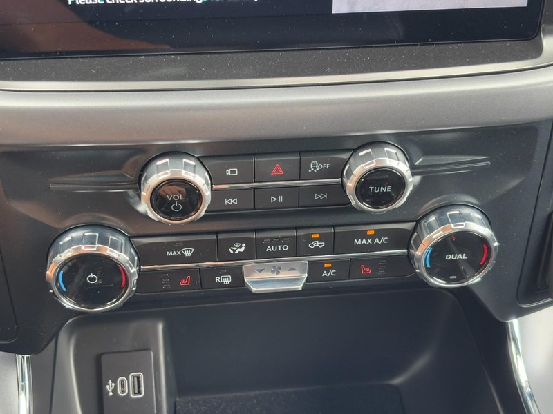 Ford F-150 Vehicle Full-screen Gallery Image 24