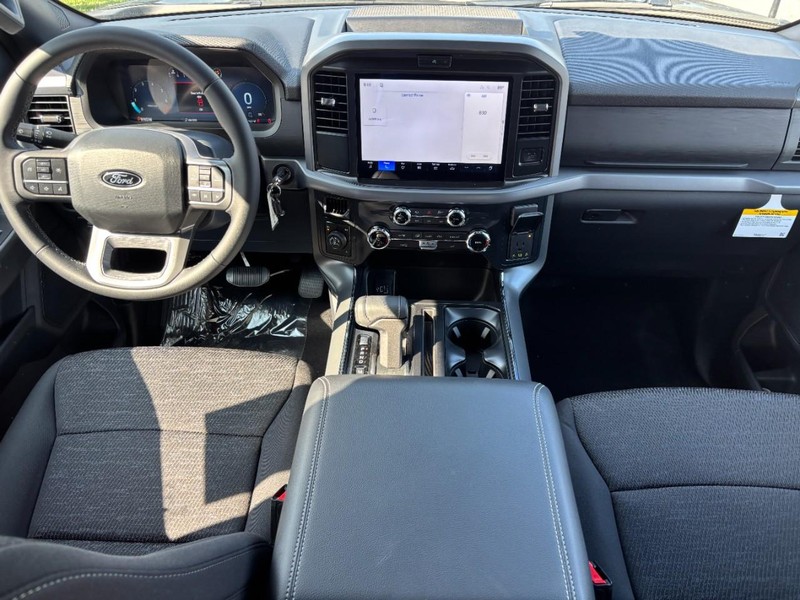 Ford F-150 Vehicle Full-screen Gallery Image 15