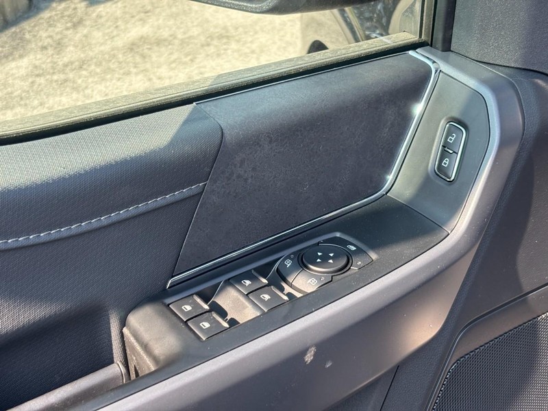Ford F-150 Vehicle Full-screen Gallery Image 18