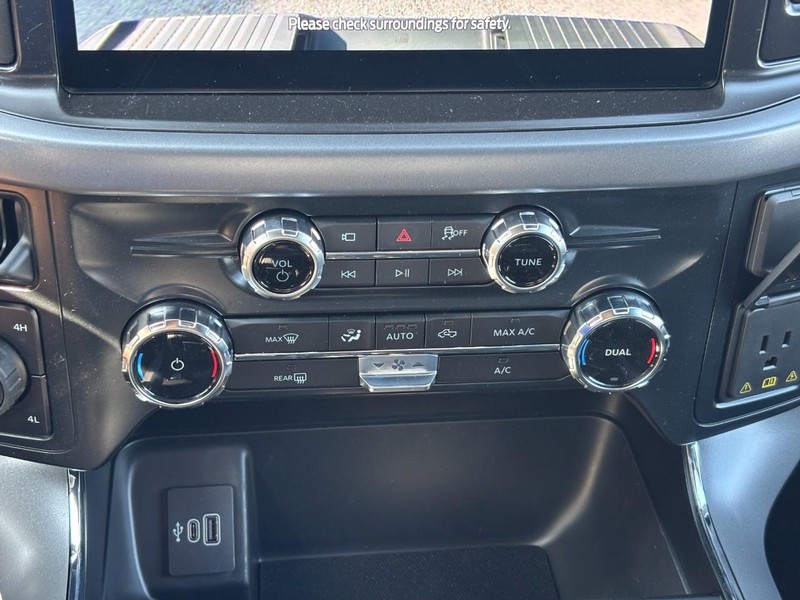 Ford F-150 Vehicle Full-screen Gallery Image 24