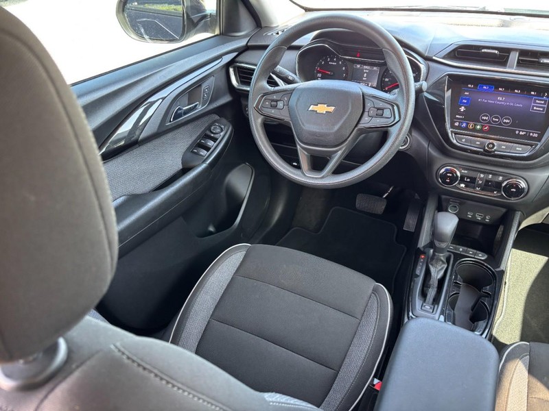 Chevrolet TrailBlazer Vehicle Image 14