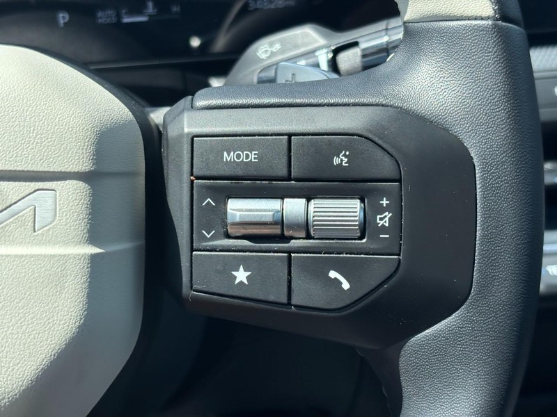 Kia K4 Vehicle Image 21